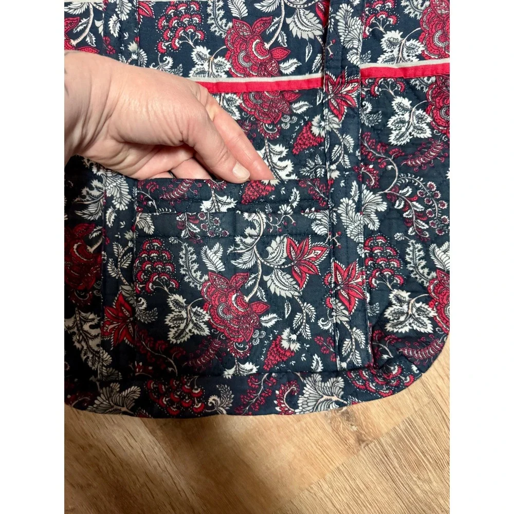 Quilted Floral Tote Bag Red Navy Blue White Zippered‎ Top Pockets